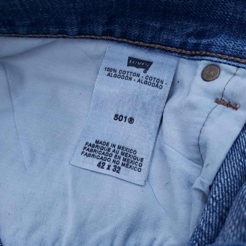 Levi's straight leg button fly 501 jeans. Size 42×32 - Picture 8 of 8